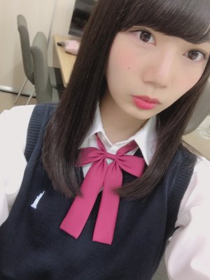 赤リボンに紺ベスト - 画像1