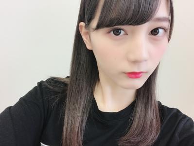前髪伸びたから切りたいけど、まだいいかなとか思ってたら、いつもの前髪が作れなくって悲しくなった朝 小坂菜緒のサムネイル