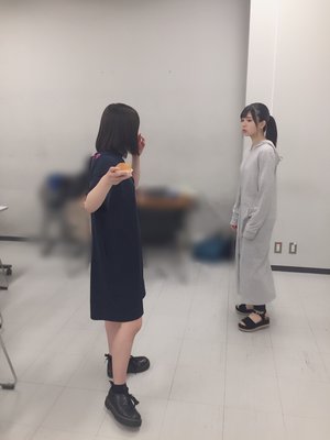 美味しそうにシュークリームを堪能する富田鈴花を目撃しました。のサムネイル
