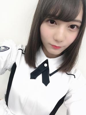 夏になって帽子をかぶるようになったけど、いつもの癖で前髪を作ってしまう。だから、余計に崩れるんですよね、これが。のサムネイル