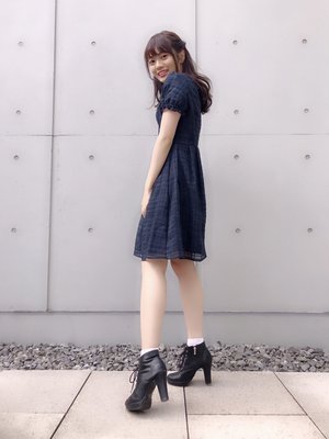 隙間からみくりん越しに覗き見る小坂菜緒(16)のサムネイル