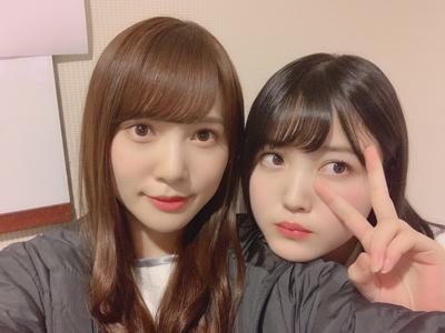 スマホを手放せない女の子(・ω・)のサムネイル