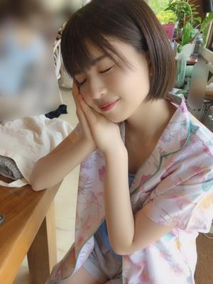 日向坂46 1stグループ写真集のサムネイル