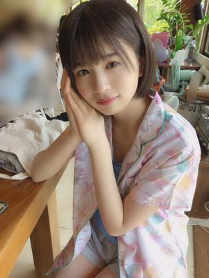 日向坂46 1stグループ写真集 - 画像2