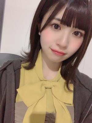ヨーグルトを食べながらのサムネイル