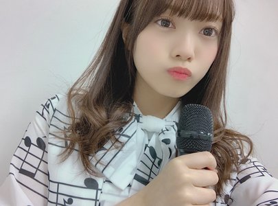 左耳だけ塞いで、右手を伸ばすのサムネイル