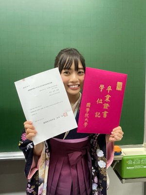 4年前に咲いた桜、今雨に濡れながら舞うのサムネイル