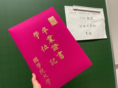 4年前に咲いた桜、今雨に濡れながら舞う - 画像3