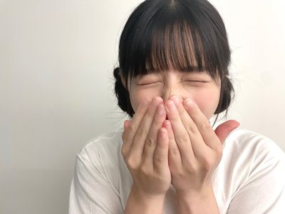 友人の猫をハムハムしたら猫アレルギーが発覚したワタナベ🐈のサムネイル