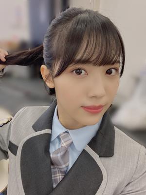髪を束ねた〜のサムネイル