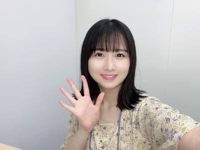 最近お部屋にひまわりを置き始めました。夏って感じ！見るたびに元気出るなぁ~のサムネイル