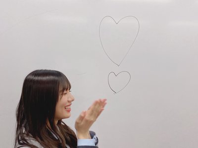 うしおさりななはちー！　めいめいが考えてくれてお気に入りなのになかなか、いまだ☺︎！というタイミングがないので今日使ってみました。　そんなめいめいからこの前いちご貰いました🍓　めいちゃんはえびとか蟹とか海鮮大好きです。お菓子は甘い系よりしょっぱい系。おせんべいとかが好きみたい。…多分ですけどね！！めいめいと話してるとなんだか優しい気持ちになれるんです。ほわーんとしてる。☺️ タイトル長くなったけど本文はそんなに長くないと思うのでぜひ読んでいただけると嬉しいです。 - 画像3