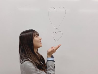 うしおさりななはちー！　めいめいが考えてくれてお気に入りなのになかなか、いまだ☺︎！というタイミングがないので今日使ってみました。　そんなめいめいからこの前いちご貰いました🍓　めいちゃんはえびとか蟹とか海鮮大好きです。お菓子は甘い系よりしょっぱい系。おせんべいとかが好きみたい。…多分ですけどね！！めいめいと話してるとなんだか優しい気持ちになれるんです。ほわーんとしてる。☺️ タイトル長くなったけど本文はそんなに長くないと思うのでぜひ読んでいただけると嬉しいです。 - 画像4