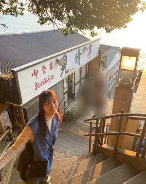 最近のマイブームは電車に揺られて綺麗な海に行く妄想をすることです　清水理央のサムネイル