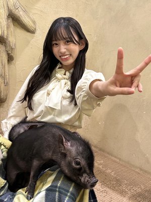 ぶたさん🐷に癒されなされ〜♡ 岸帆夏(きしほのか)のサムネイル