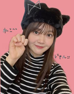 たくさんのお花に囲まれて。山下葉留花のサムネイル