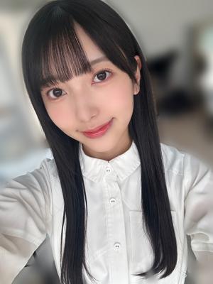 髪の毛からなかなか落ちないパーマ液の匂いで夏が目の前に来たことに気づく  小西夏菜実のサムネイル