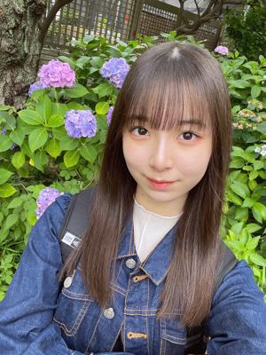 1回ハマった曲は一時的にしか聴かなくなっちゃうけど夏曲は飽きずにずっと聴いていられるんです。夏ってやっぱり盛り上がるよね。渡辺莉奈のサムネイル