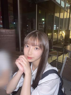 今すっごくチーズケーキが食べたい気分。いやシュークリームもありだな と独り言を言いながら美味しそうなスイーツを探し求めてます。つまりスイーツが食べたいってこと。渡辺莉奈のサムネイル