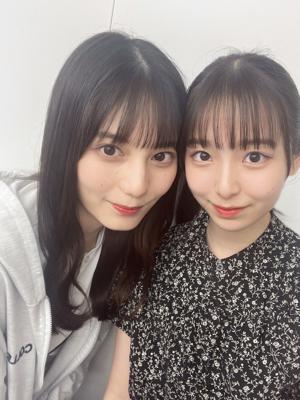 ポニーテールとノースリーブのサムネイル