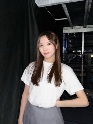 こんなにキメているけど実は照れている。腰に手まで置いちゃっているけど、これでも実は照れている。のサムネイル
