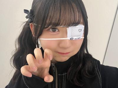 右目にハートのサムネイル