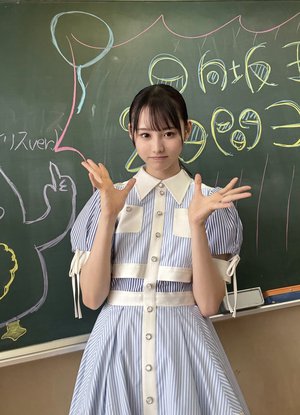 存在さえ薄れていた夜、星がかすかに見える夜空を見上げていた。小さな願いが空に溶けて、光の粒になって降ってくる。気づけば足元が瞬く間にきらきらぱちぱちと輝きだし、夢へと続く道になっていた。　高井俐香🎆のサムネイル