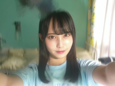 わたしの目を見つめる君 時間が止まってるみたい  松尾桜のサムネイル