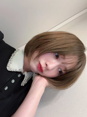 そーっと壁に寄り添うと、壁に沈んでいきそうな重力を感じるのサムネイル