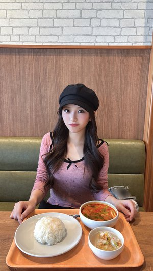 暑かったからアイス食べた！なに味でしょう😋💭みんな世界卓球観てますか？！！！！🤩🏓 - 画像3