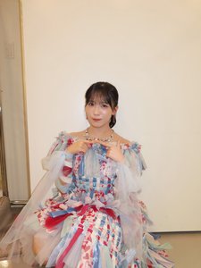 アイスを袋から出し切らずに、持ち手を袋で覆いながら食べ進める人。皆友達。 - 画像6