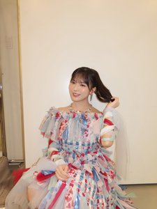 アイスを袋から出し切らずに、持ち手を袋で覆いながら食べ進める人。皆友達。 - 画像7