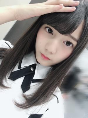 前髪伸びたから切りたいけど、まだいいかなとか思ってたら、いつもの前髪が作れなくって悲しくなった朝 小坂菜緒 - 画像2