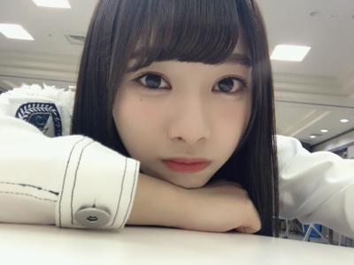 階段の手すり座って降りたの初めてです 富田鈴花 - 画像4