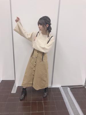 この時期は暖かい飲み物を飲みたくなりますよねって書きながら片手に冷たい飲み物を持っている私の行動と感情が矛盾しています、本当は暖かい飲み物を求めているのでしょうか…。いや、そうでもなかったです。しっかり飲み干しました、手をポケットに入れましたが。全てが矛盾してる - 画像2
