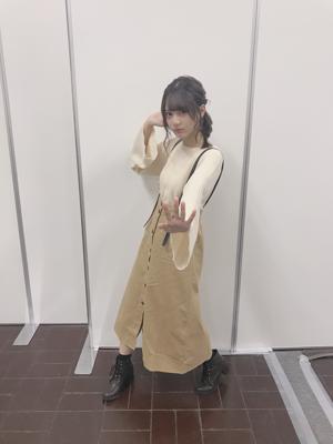 この時期は暖かい飲み物を飲みたくなりますよねって書きながら片手に冷たい飲み物を持っている私の行動と感情が矛盾しています、本当は暖かい飲み物を求めているのでしょうか…。いや、そうでもなかったです。しっかり飲み干しました、手をポケットに入れましたが。全てが矛盾してる - 画像3