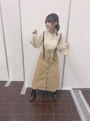 この時期は暖かい飲み物を飲みたくなりますよねって書きながら片手に冷たい飲み物を持っている私の行動と感情が矛盾しています、本当は暖かい飲み物を求めているのでしょうか…。いや、そうでもなかったです。しっかり飲み干しました、手をポケットに入れましたが。全てが矛盾してる - 画像4