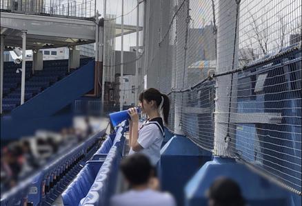 映画にハマり出すと、ほんとに抜けられないんですよね。今、すごく大好きな映画があって1人で見て盛り上がってます。気になる方は握手会とかで是非聞いて頂いても◎結構喋れる自信ありますよ。あ、実を言うと、私は話し出すと止まらないタイプの人です。 - 画像9