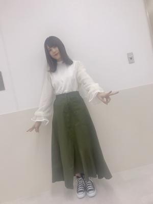 この暖かい気温と風に吹かれると、何だか懐かしい気持ちになります。よくおばあちゃんの家に行ってたなとか、公園で遊んだなとか。小さい頃の私は、皆さんが多分信じてくれないほど活発な少女だったんですよ。 - 画像2