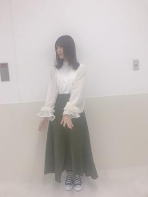 この暖かい気温と風に吹かれると、何だか懐かしい気持ちになります。よくおばあちゃんの家に行ってたなとか、公園で遊んだなとか。小さい頃の私は、皆さんが多分信じてくれないほど活発な少女だったんですよ。 - 画像6