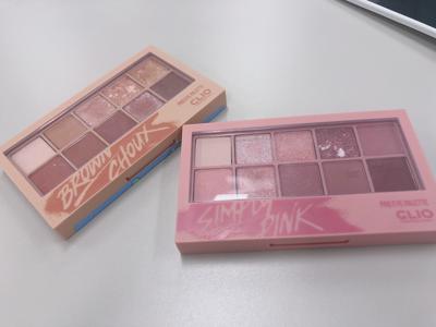 🍞の化粧ポーチの中👀 - 画像2