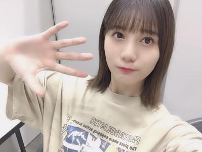 新しい靴を買ったはいいものの、中敷の張り付き具合が微妙なのかペタッと小さな音がするんです。なんか子供の頃によく履く音が鳴る靴を履いてるみたいで。楽しんでる訳じゃないですよ？でもちょっと面白いなと思ってそのまま履いてきました。 - 画像3