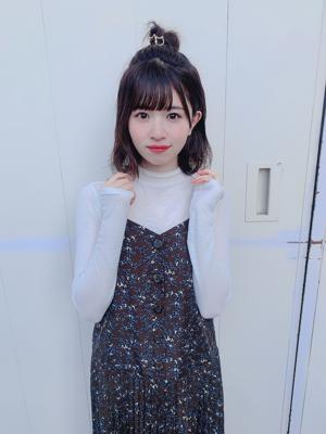 隣の席の美穂の身体が揺れていると思ったら、案の定ユニゾンエアーをやってました笑 - 画像3