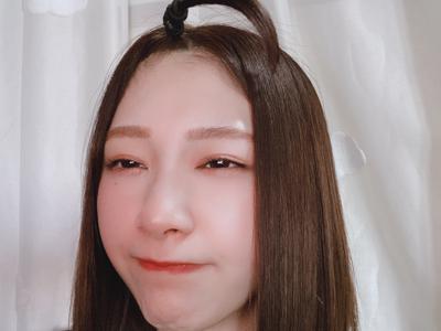 ヨーグルトには冷凍マンゴー。常温ではなく冷凍がポイントです。マンゴーを入れて1分もすれば周りにシャリシャリヨーグルトが現れるんです。 - 画像3