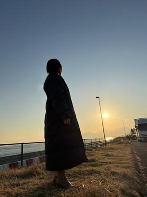 太陽のように輝く背中 - 画像3