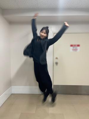 前髪がぱっくり割れていてちょっぴり恥ずかしいけど、いい感じに飛べた気がするので載せたかった🕴 - 画像5