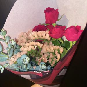 何故私が今柄にもなくお花を持って歩いているのかというと、それは私自身も想像していなかった理由であって - 画像4