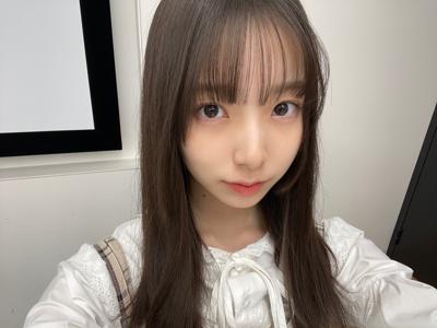 最近熱くなってきて長袖から半袖に切り替えるタイミングが分からず未だに半袖を着る勇気が出ないから長袖着ちゃう 渡辺莉奈 - 画像3