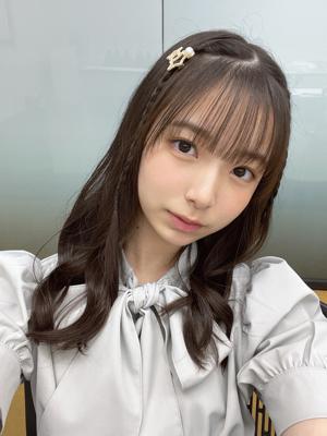 今すっごくチーズケーキが食べたい気分。いやシュークリームもありだな と独り言を言いながら美味しそうなスイーツを探し求めてます。つまりスイーツが食べたいってこと。渡辺莉奈 - 画像2