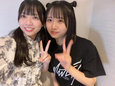 ( ¨̮ )>≡メンバーとの写真 - 画像3
